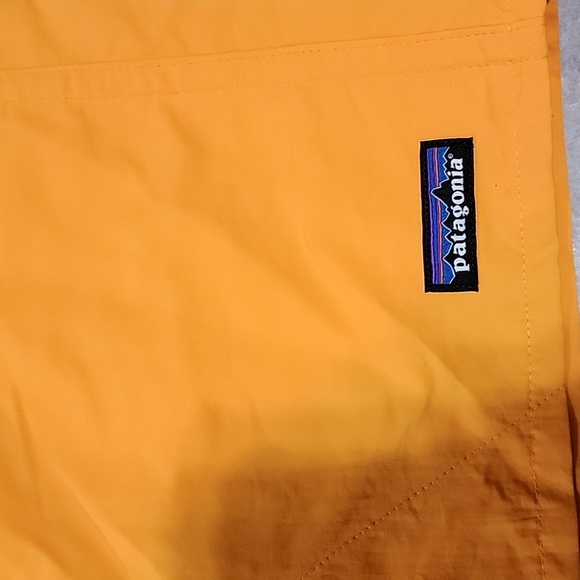 New Patagonia Men's Baggies Shorts 5"  Bright Orange Run Sports - Picture 2 of 13